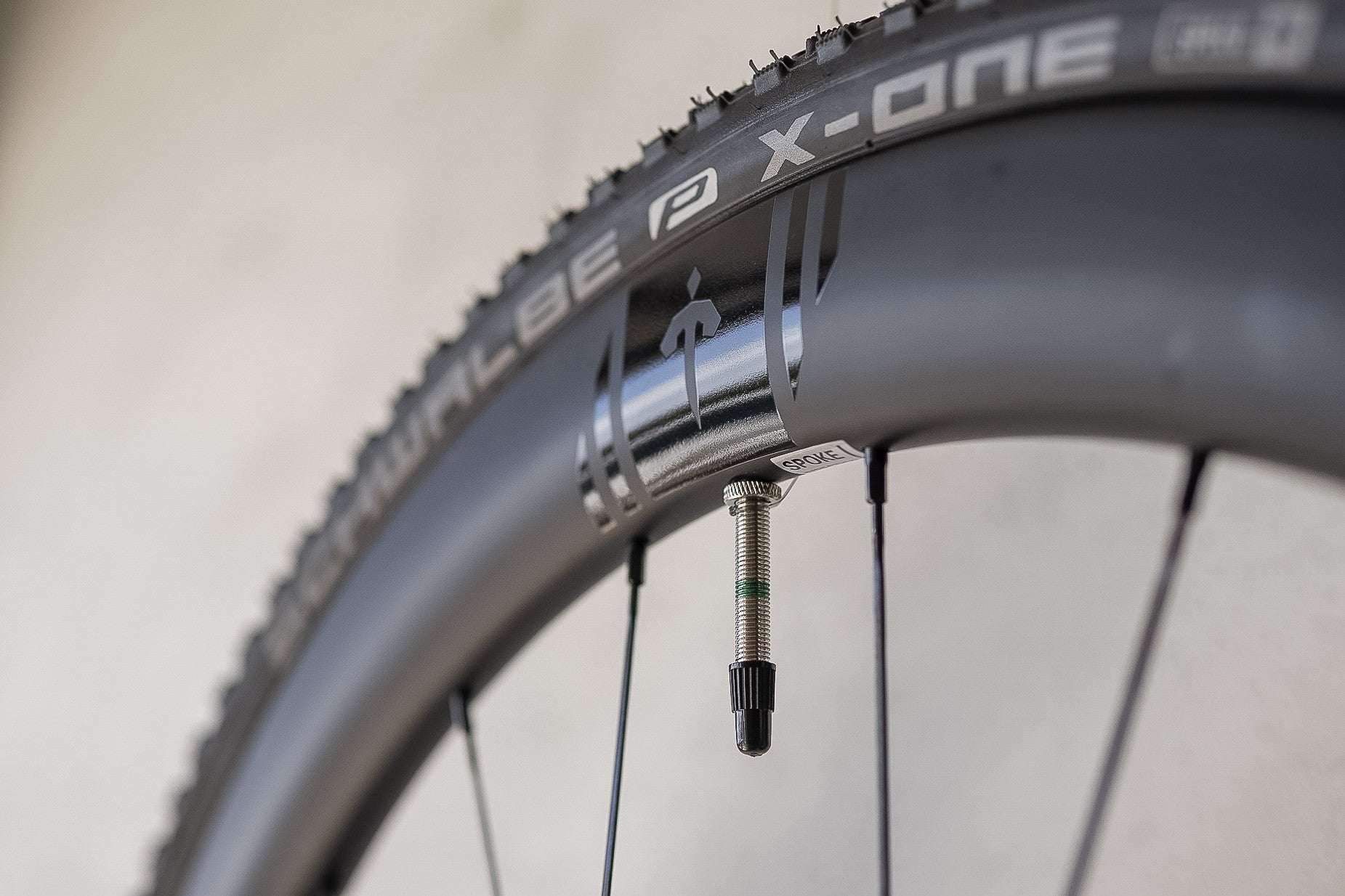 Tizona Component Carbon Wheels